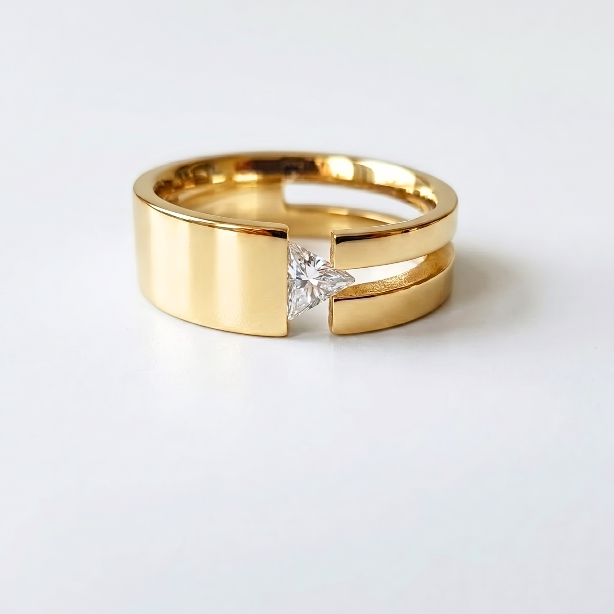 Lab Grown Diamond Trillion Cut Split Shank Men's Wedding Band in 14K Yellow Gold