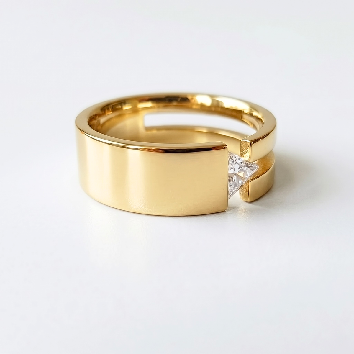 Lab Grown Diamond Trillion Cut Split Shank Men's Wedding Band in 14K Yellow Gold