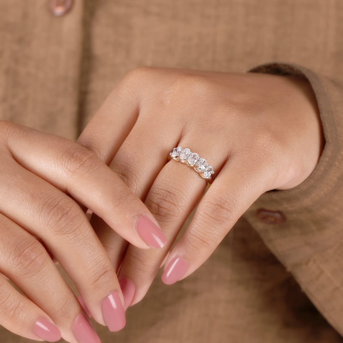 Lab Grown Diamond Oval Brilliant Cut 5-Stone Shared Prong Band IGI Certified in 14K Yellow Gold
