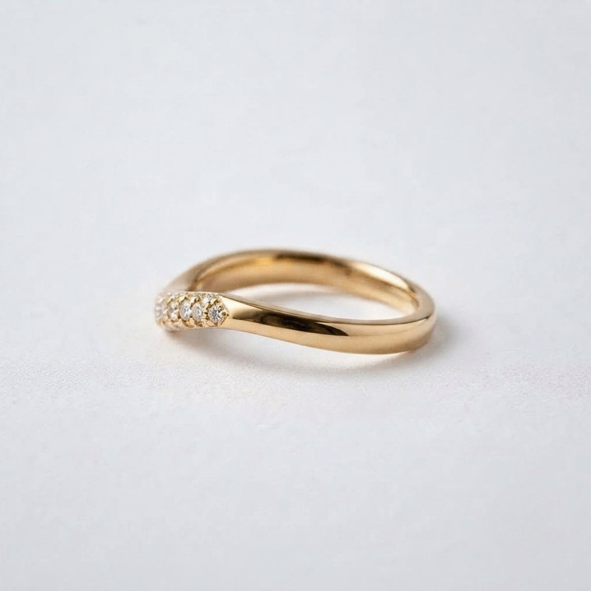 Lab Grown Diamond Round Brilliant Pave Twisted Crossover Band Ring in 14K Yellow Gold