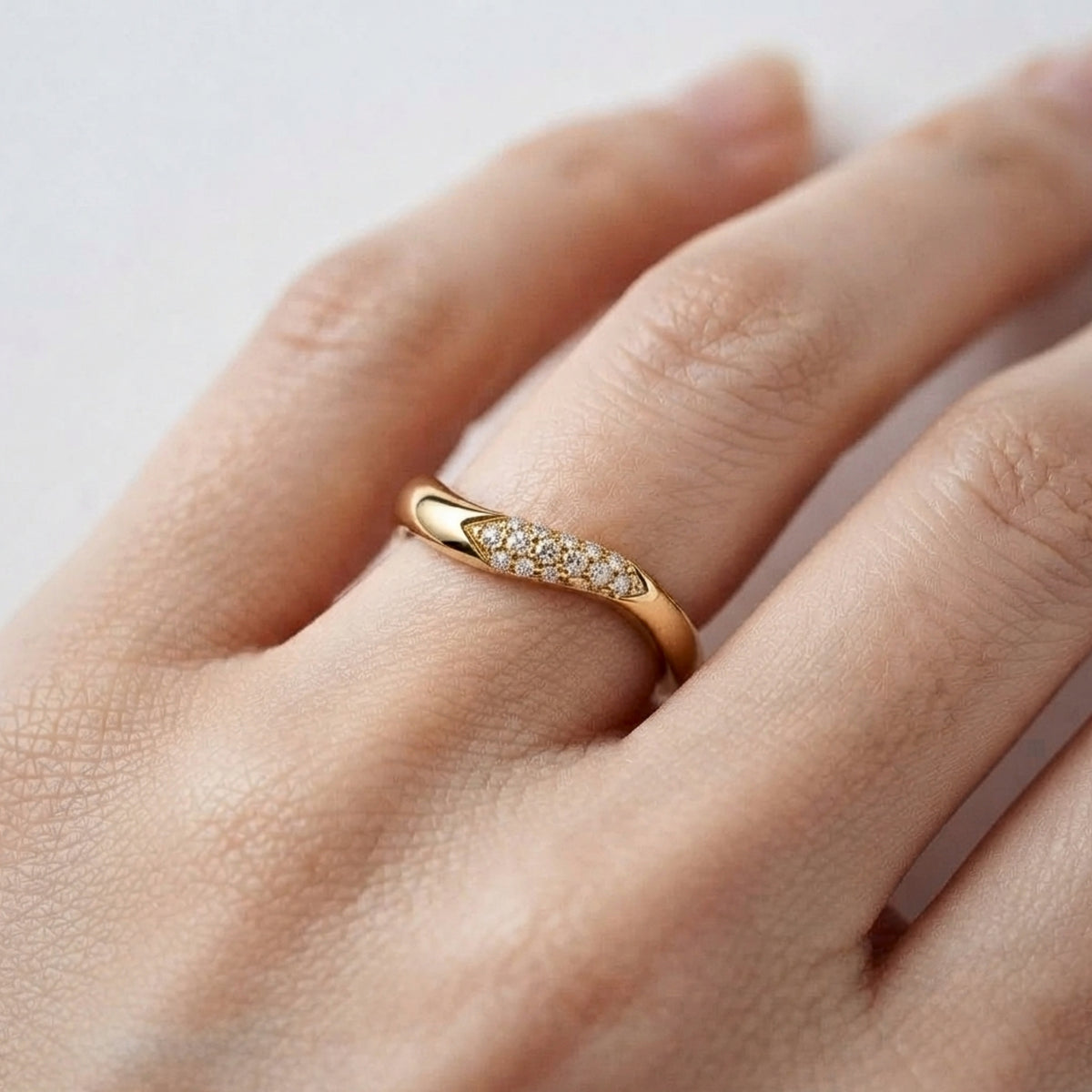 Lab Grown Diamond Round Brilliant Pave Twisted Crossover Band Ring in 14K Yellow Gold