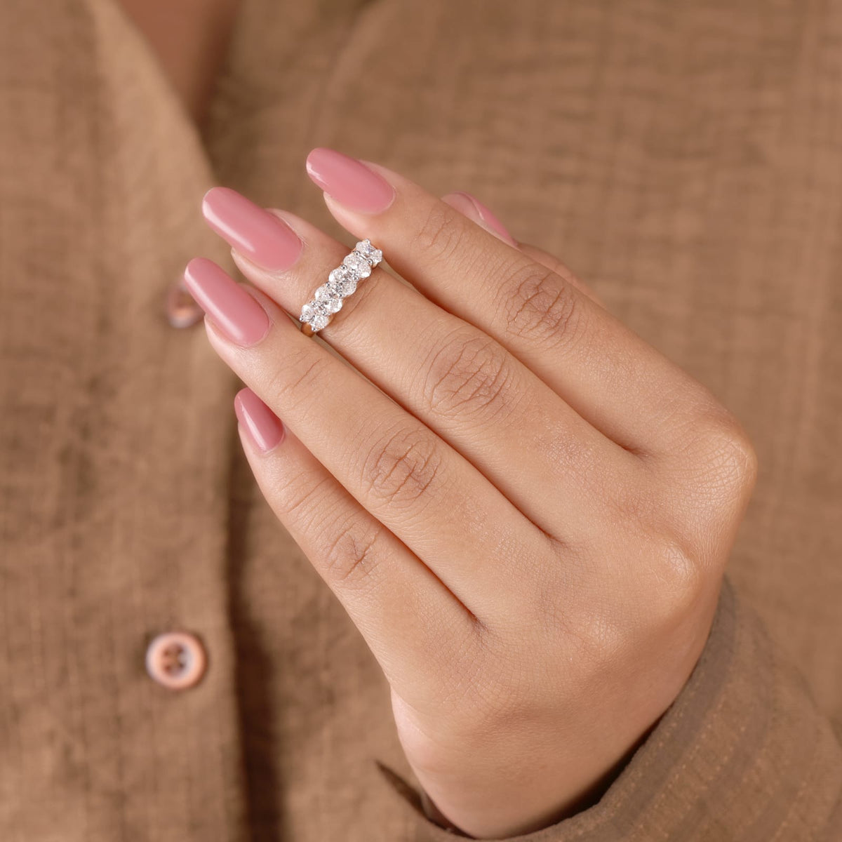 Lab Grown Diamond Oval Brilliant Cut 5-Stone Shared Prong Band IGI Certified in 14K Yellow Gold
